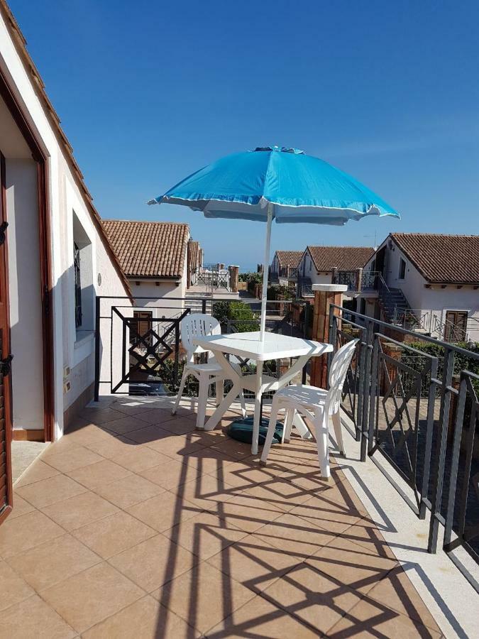 Mansarda Con Vista Piscina Villa Campofelice Di Roccella Exterior foto