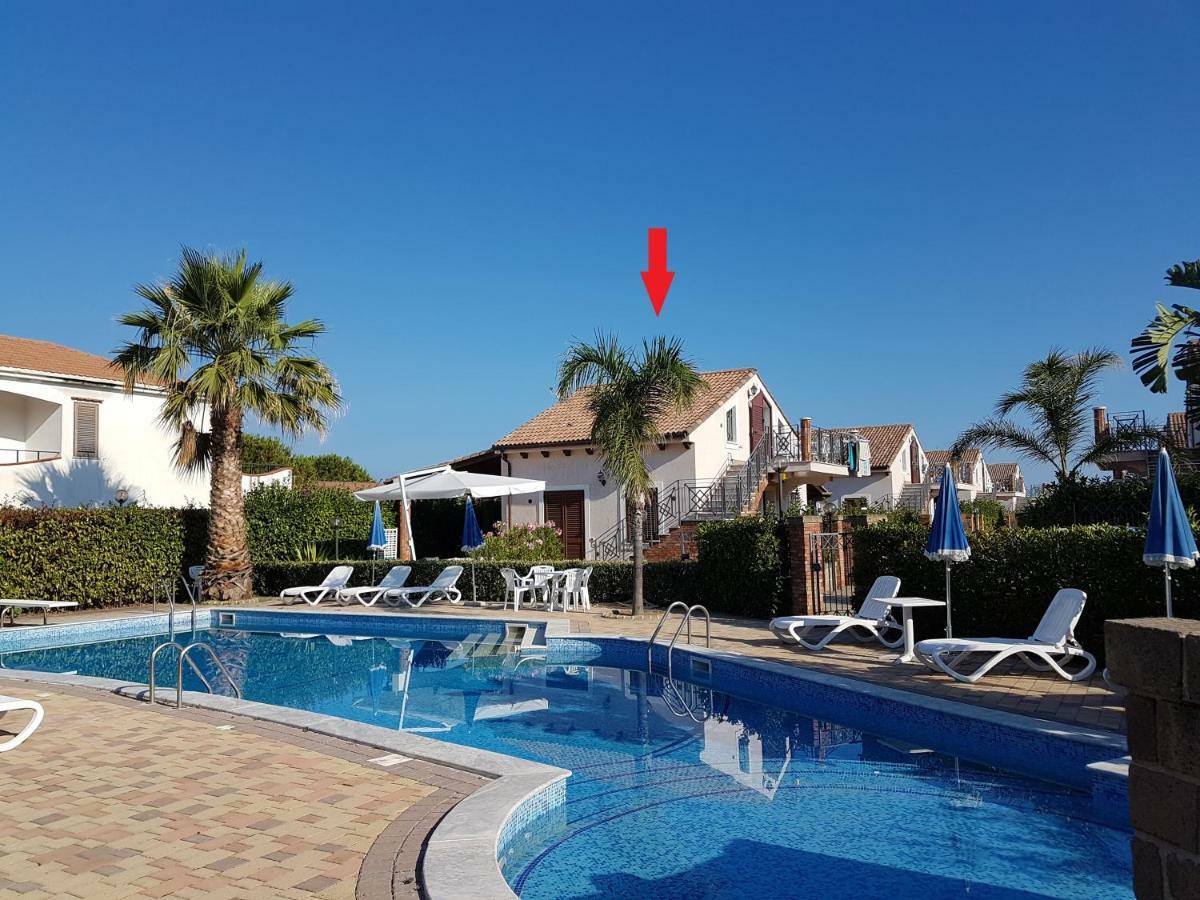 Mansarda Con Vista Piscina Villa Campofelice Di Roccella Exterior foto