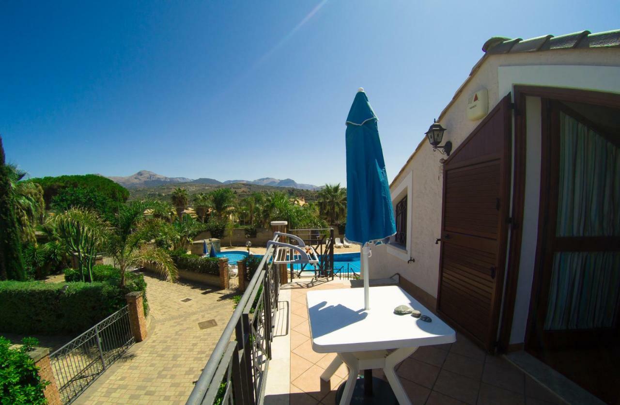Mansarda Con Vista Piscina Villa Campofelice Di Roccella Exterior foto