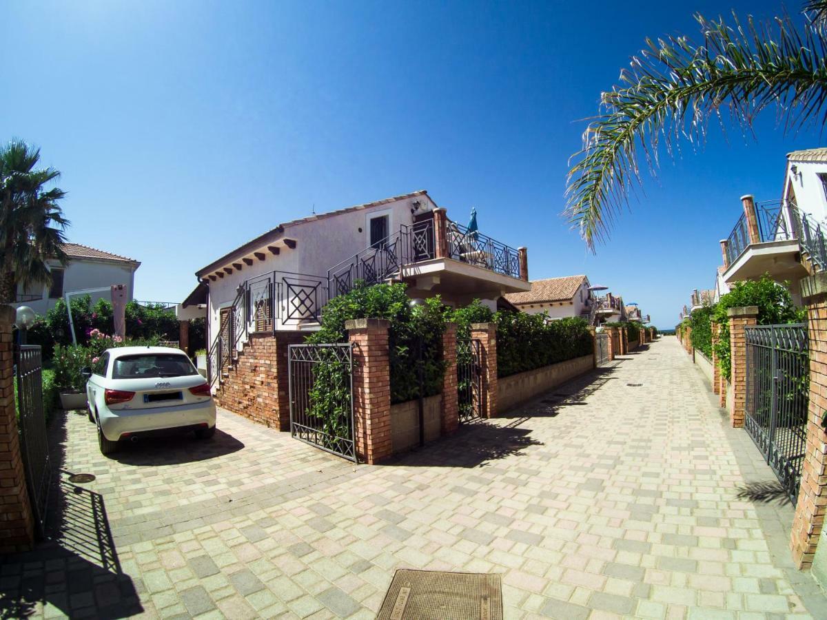 Mansarda Con Vista Piscina Villa Campofelice Di Roccella Exterior foto