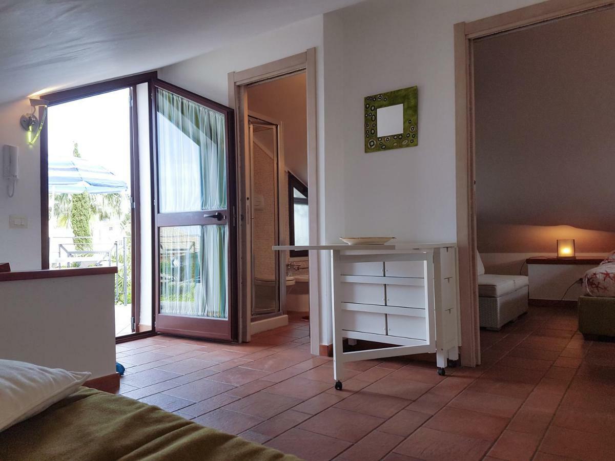 Mansarda Con Vista Piscina Villa Campofelice Di Roccella Exterior foto
