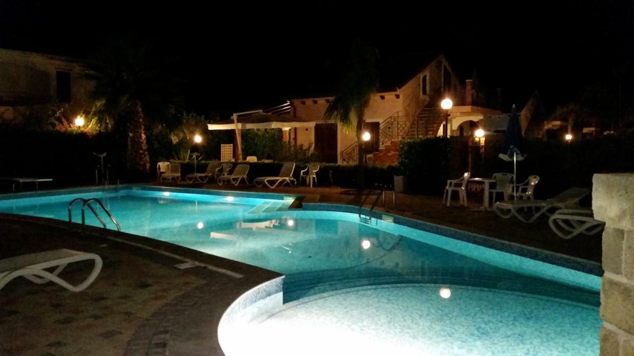 Mansarda Con Vista Piscina Villa Campofelice Di Roccella Exterior foto